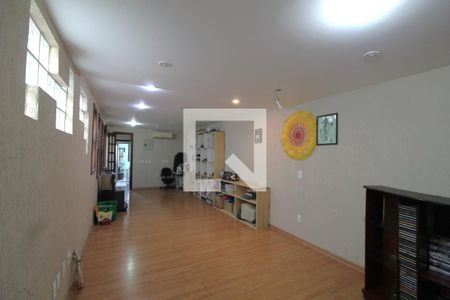 Casa para alugar com 250m², 3 quartos e 3 vagasSala de TV