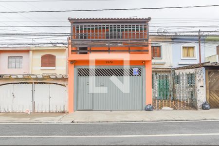 Casa à venda com 220m², 3 quartos e 3 vagasFachada