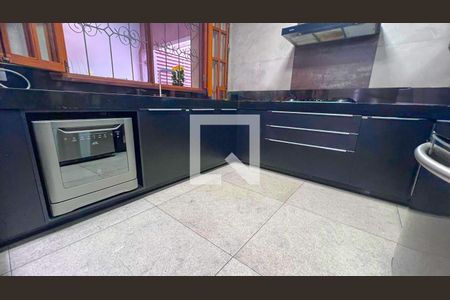 Casa à venda com 390m², 5 quartos e 8 vagasCozinha