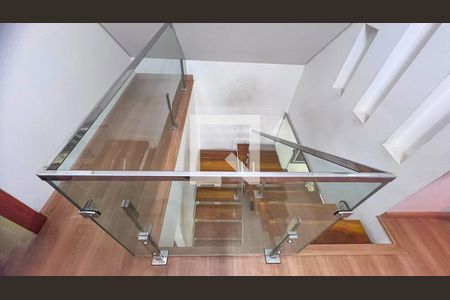 Casa à venda com 390m², 5 quartos e 8 vagasEscada