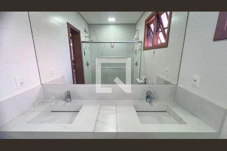 Casa à venda com 390m², 5 quartos e 8 vagasBanheiro