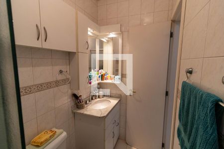 Banheiro de casa de condomínio à venda com 3 quartos, 159m² em Cristal, Porto Alegre