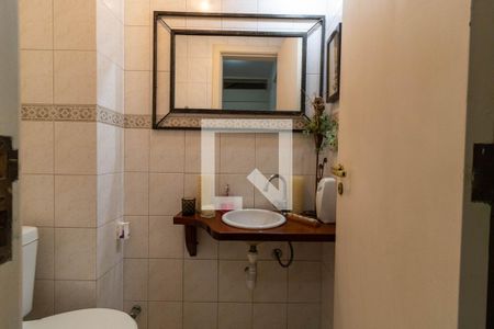 Casa de condomínio à venda com 159m², 3 quartos e 2 vagasLavabo