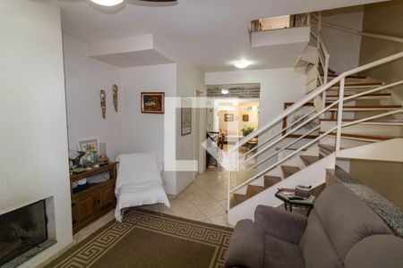 Casa de condomínio à venda com 159m², 3 quartos e 2 vagasSala