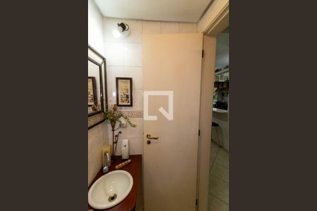 Casa de condomínio à venda com 159m², 3 quartos e 2 vagasLavabo