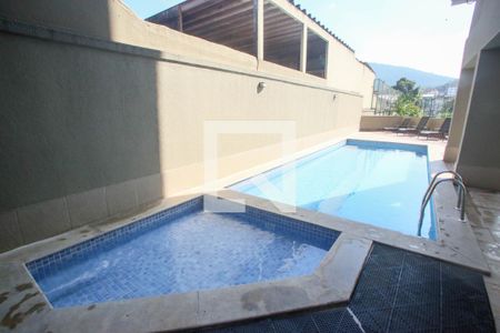 Apartamento à venda com 100m², 3 quartos e 1 vaga Apartamento à venda com 100m², 3 quartos e 1 vagaÁrea comum - Piscina
