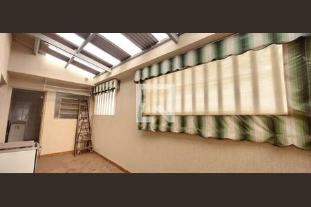 Casa para alugar com 150m², 2 quartos e 2 vagasCorredor