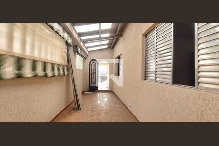 Casa para alugar com 150m², 2 quartos e 2 vagasCorredor