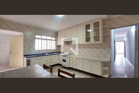 Casa para alugar com 150m², 2 quartos e 2 vagasCozinha