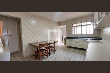 Casa para alugar com 150m², 2 quartos e 2 vagasCozinha