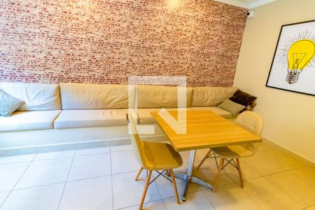 Apartamento à venda com 32m², 2 quartos e sem vaga Apartamento à venda com 32m², 2 quartos e sem vagaSala de Estudos