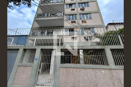 Fachada + plaquinha de apartamento para alugar com 2 quartos, 65m² em Méier, Rio de Janeiro