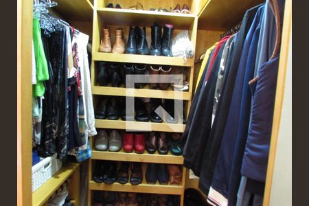 Apartamento à venda com 112m², 2 quartos e 2 vagasCloset da suíte 2