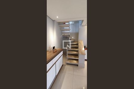Apartamento à venda com 320m², 4 quartos e 4 vagasEscada