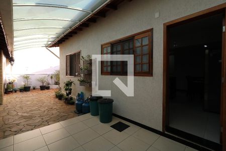 Casa à venda com 195m², 3 quartos e 3 vagasQuintal