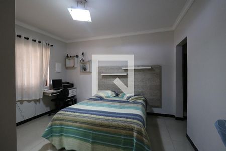 Casa à venda com 195m², 3 quartos e 3 vagasSuíte 1