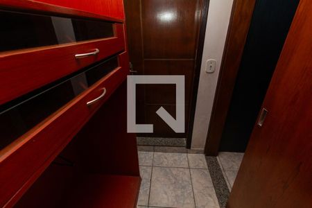 Casa à venda com 248m², 4 quartos e 2 vagasCloset