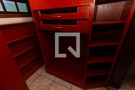 Casa à venda com 248m², 4 quartos e 2 vagasCloset