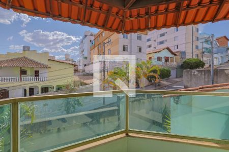 Casa à venda com 300m², 3 quartos e 3 vagasSuíte