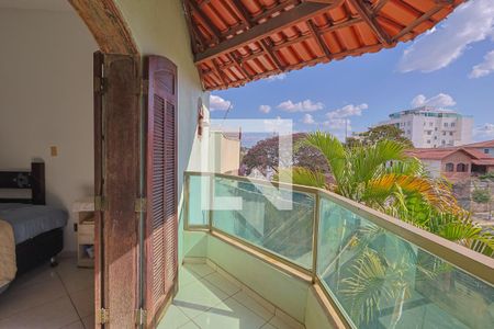 Casa à venda com 300m², 3 quartos e 3 vagasSuíte