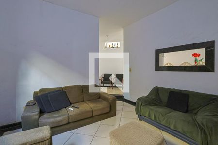 Casa à venda com 300m², 3 quartos e 3 vagasSala de TV