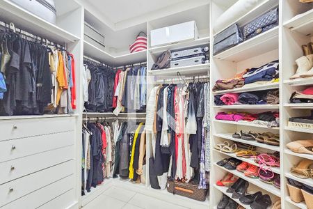 closet de apartamento para alugar com 4 quartos, 290m² em Barra Funda, Guarujá