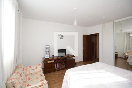 Casa à venda com 180m², 4 quartos e 2 vagas Casa à venda com 180m², 4 quartos e 2 vagasSuíte