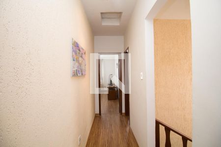 Casa à venda com 180m², 4 quartos e 2 vagas Casa à venda com 180m², 4 quartos e 2 vagasCorredor