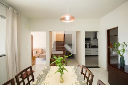 Casa à venda com 180m², 4 quartos e 2 vagas Casa à venda com 180m², 4 quartos e 2 vagasCopa