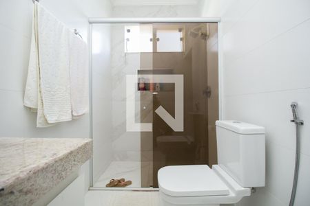 Casa à venda com 180m², 4 quartos e 2 vagas Casa à venda com 180m², 4 quartos e 2 vagasBanheiro da Suíte