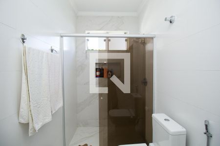 Casa à venda com 180m², 4 quartos e 2 vagas Casa à venda com 180m², 4 quartos e 2 vagasBanheiro da Suíte