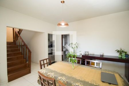 Casa à venda com 180m², 4 quartos e 2 vagas Casa à venda com 180m², 4 quartos e 2 vagasCopa