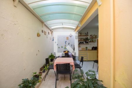 Casa à venda com 180m², 4 quartos e 2 vagas Casa à venda com 180m², 4 quartos e 2 vagasQuintal