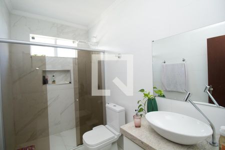 Casa à venda com 180m², 4 quartos e 2 vagas Casa à venda com 180m², 4 quartos e 2 vagasBanheiro