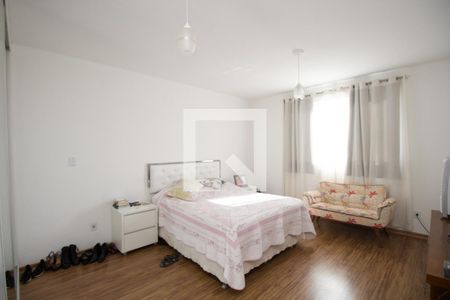 Casa à venda com 180m², 4 quartos e 2 vagas Casa à venda com 180m², 4 quartos e 2 vagasSuíte