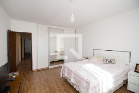 Casa à venda com 180m², 4 quartos e 2 vagas Casa à venda com 180m², 4 quartos e 2 vagasSuíte