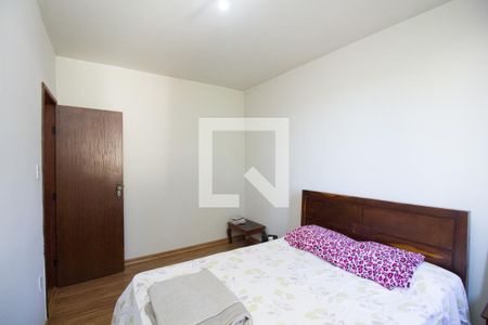 Casa à venda com 180m², 4 quartos e 2 vagas Casa à venda com 180m², 4 quartos e 2 vagasQuarto 2