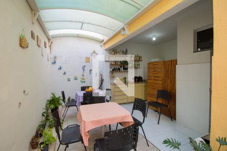 Casa à venda com 180m², 4 quartos e 2 vagas Casa à venda com 180m², 4 quartos e 2 vagasQuintal