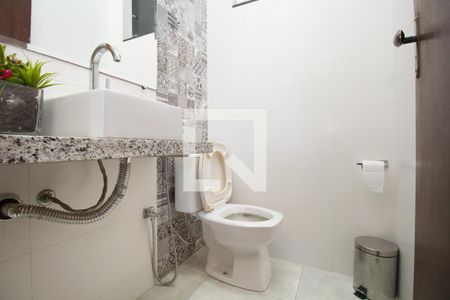 Casa à venda com 180m², 4 quartos e 2 vagas Casa à venda com 180m², 4 quartos e 2 vagasLavabo