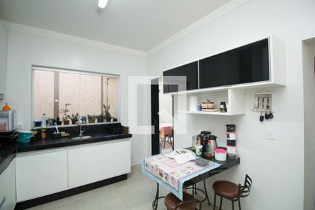 Casa à venda com 180m², 4 quartos e 2 vagas Casa à venda com 180m², 4 quartos e 2 vagasCozinha