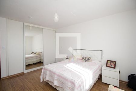 Casa à venda com 180m², 4 quartos e 2 vagas Casa à venda com 180m², 4 quartos e 2 vagasSuíte