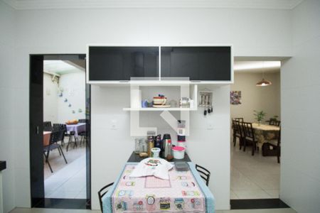 Casa à venda com 180m², 4 quartos e 2 vagas Casa à venda com 180m², 4 quartos e 2 vagasCozinha