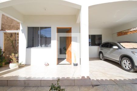 Casa à venda com 180m², 4 quartos e 2 vagas Casa à venda com 180m², 4 quartos e 2 vagasEntrada