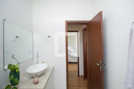 Casa à venda com 180m², 4 quartos e 2 vagas Casa à venda com 180m², 4 quartos e 2 vagasBanheiro