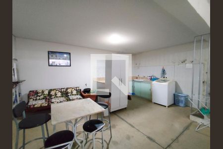 Casa à venda com 152m², 3 quartos e 3 vagas Casa à venda com 152m², 3 quartos e 3 vagasLavanderia