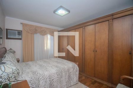 Casa à venda com 230m², 2 quartos e 3 vagasSuíte