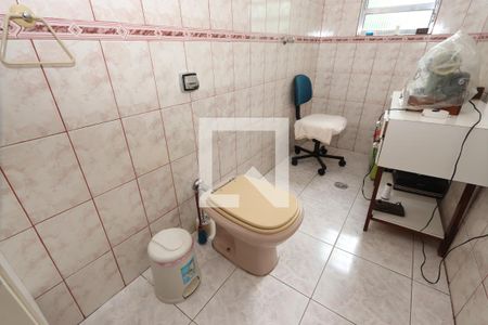 Casa à venda com 200m², 3 quartos e 2 vagasBanheiro da Suíte