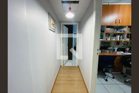 Apartamento à venda com 132m², 3 quartos e sem vagaCorredor