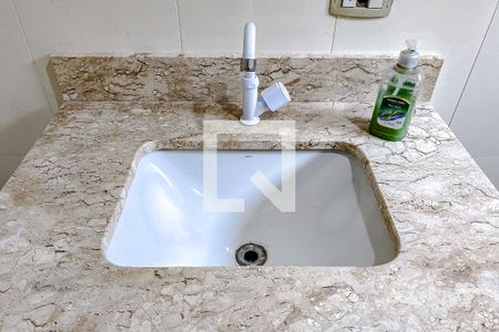 Casa à venda com 300m², 3 quartos e 2 vagasBanheiro 2