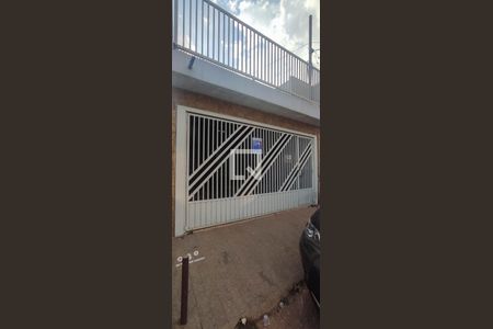 Casa à venda com 203m², 4 quartos e 2 vagas Casa à venda com 203m², 4 quartos e 2 vagasFachada